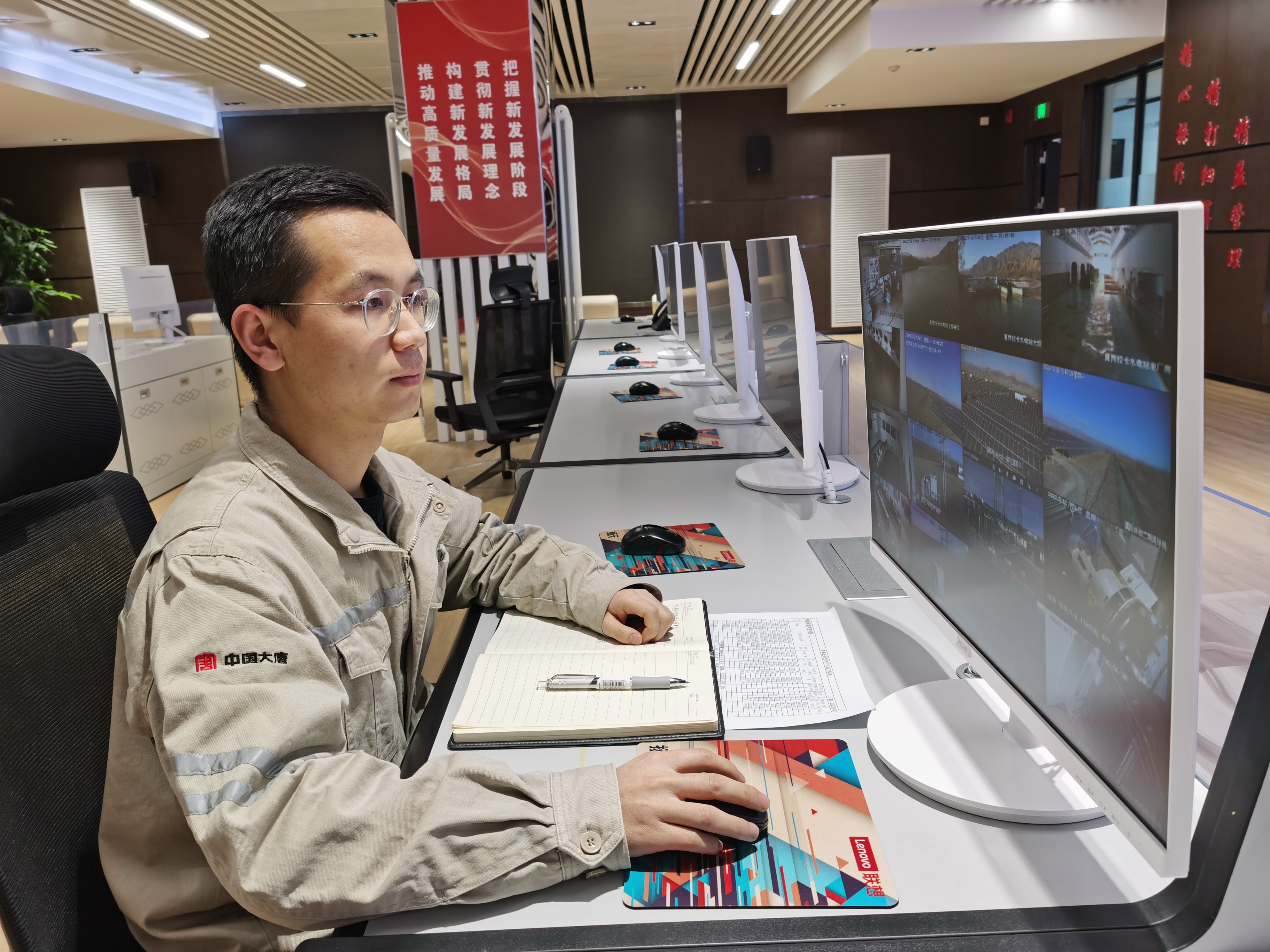 2022年11月在集控中心远程视频监督（PG试玩青海公司-保万荣）.jpg